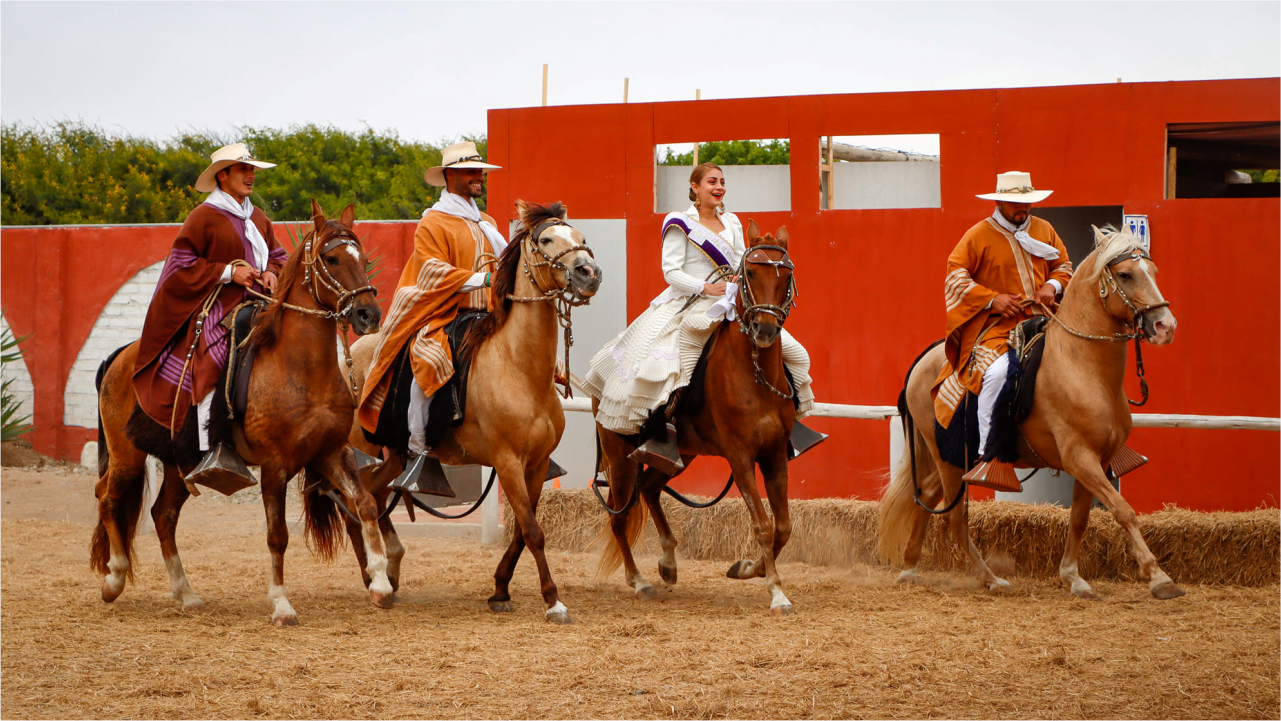 Huacas Del Sol Y De La Luna + Caballos De Paso